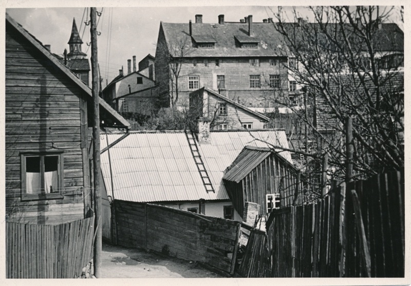 foto, Viljandi, Väike -Eha tn ristmiku ümbrus, taga paremal haigla majad (Väike tn 6), 1960