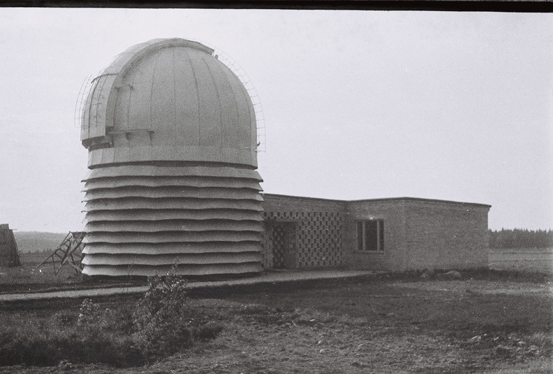 Negatiiv. Teleskoobitorn Tõravere observatooriumis