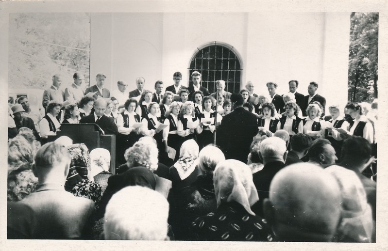 Ropka-Tamme kalmistu: surnuaiapüha. Tartu, juuni 1964.