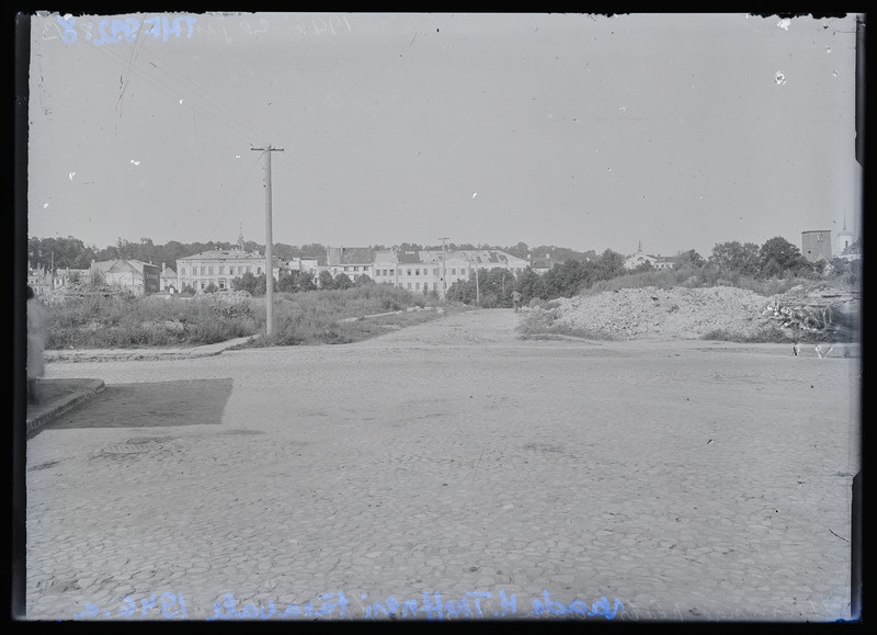 Klaasnegatiiv. Sõjavaremed. Treffneri ja Kalda t nurk. Tartu, 1946.