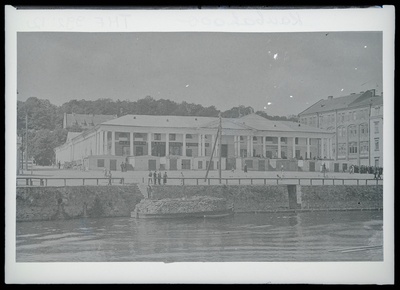 Klaasnegatiiv. Kaubahoov, vaade Emajõelt. Tartu, 1925-1935.  duplicate photo