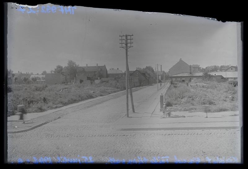 Klaasnegatiiv. Sõjas hävinud Koidu t, vaade Tähe tänavalt. Tartu, 1946.