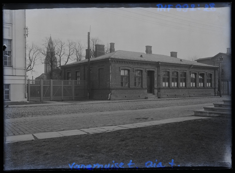 Klaasnegatiiv. Aia t, taga Pauluse kirik. Tartu, 1930-1940.