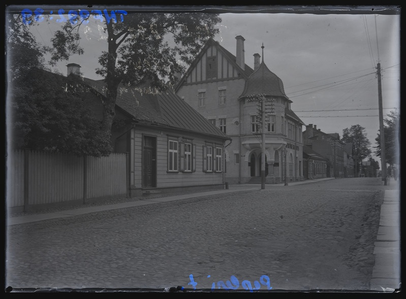 Klaasnegatiiv. W. Zeitleri Maarja apteek Tiigi ja Pepleri t nurgal. Tartu, 1930-1940.