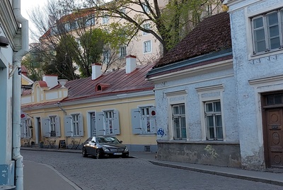 Tallinn, Uus tänav Väikese Rannavärava kohal. rephoto