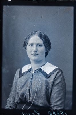 Marie Pokk.  similar photo
