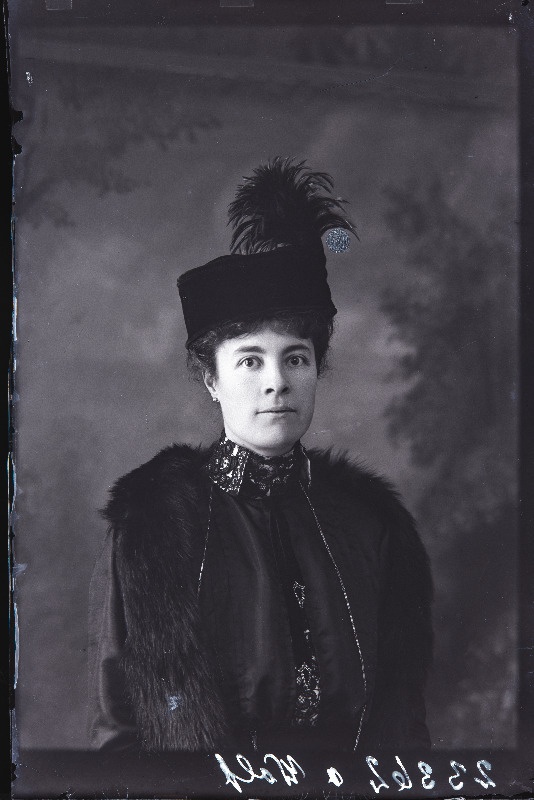 Von Wolff.