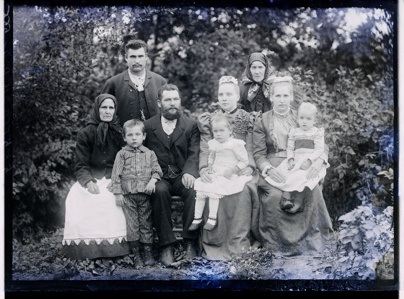 Perekond Lutsepp aias.