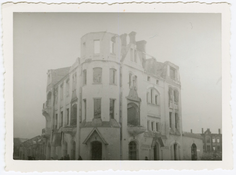 Purustatud Tartu 1944.a. Holmi ja Kalda tän. nurk.
