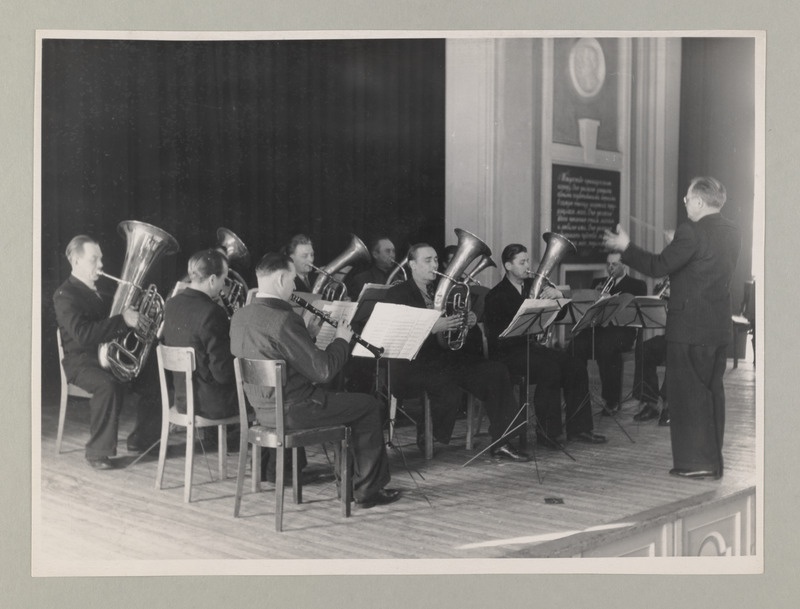 ENSV kolhoositalurahva kunstilise isetegevuse II vabariiklik ülevaatus. Jõgeva raj. Simuste k/n Stalini nim. kolhoosi puhkpilliorkester.