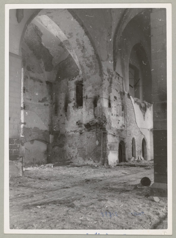 Tallinn peale põlemist 10.03.1944. Niguliste kiriku põhjasein.
