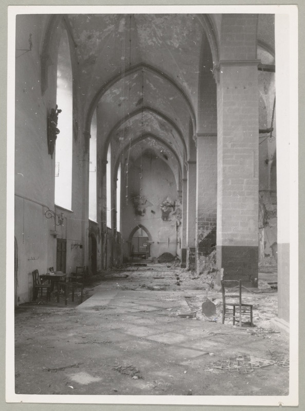 Tallinn peale põlemist 10.03.1944. Niguliste kiriku sisevaateid.