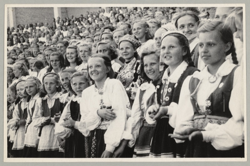 XII üldlaulupidu Tallinnas 27.-29.juunil 1947.a. Lastekoorid esinemas.