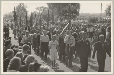 XII üldlaulupidu Tallinnas 27.-29.juunil 1947.a. Laulupeo rongkäik. Virumaa.  similar photo