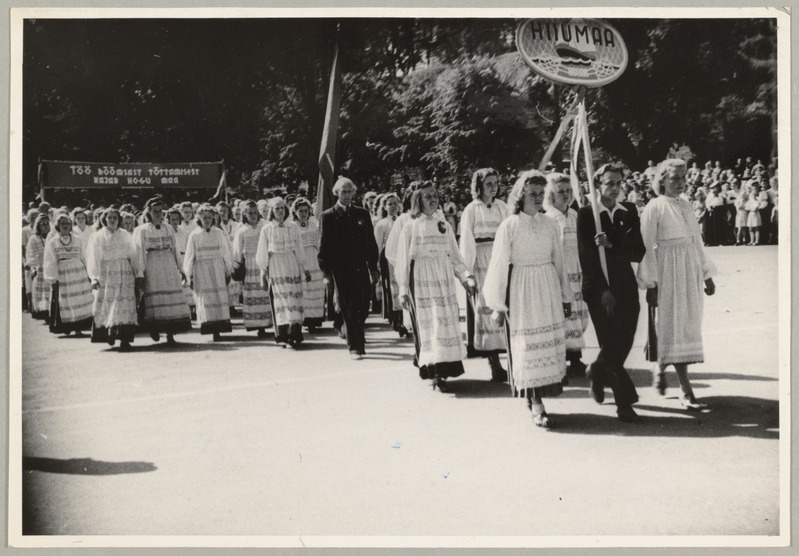 XII üldlaulupeo rongkäik, 28. juuni 1947. Hiiumaa osalejad.