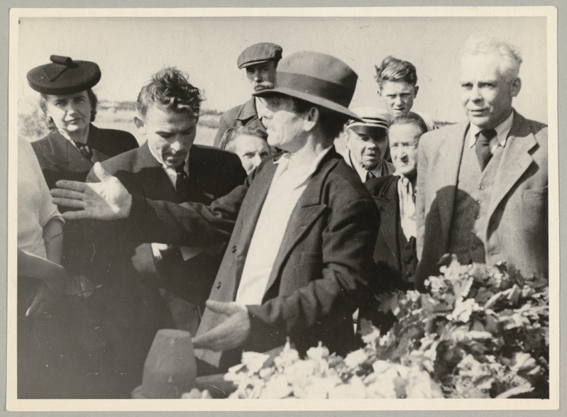 Eesti ametiühingute I kongressist osavõtnud saadikute mõrvamist pealt näinud kohalik talupoeg V. Ofitserov seletab tolleaegset mõrvamise sündmust.