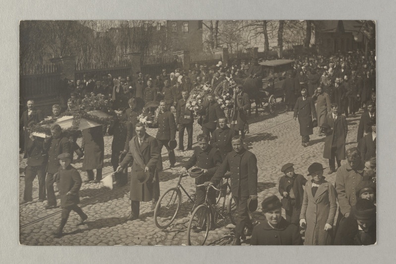 Juhan Jolleri matuserongkäik Pärnu maanteel. 07.05.1917.a.