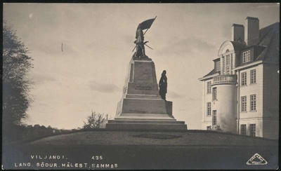 fotopostkaart, Viljandi, Eesti Vabadussõjas langenute Viljandi mälestussammas, Eesti Panga Viljandi osakonna hoone, 1929, foto J. Riet (Wiljandi)  duplicate photo
