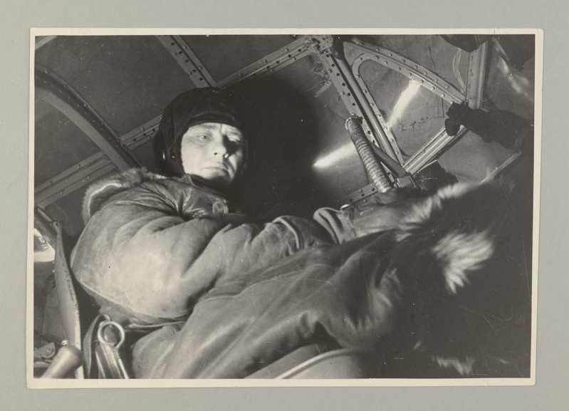 Nõukogude Liidu kangelane major E.Puusepp lennul.