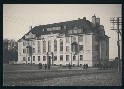 fotopostkaart, Viljandi, Vabaduse plats, Eesti Panga Viljandi osakonna hoone,  hobuvankrid, inimesed, 1929, foto J. Riet  duplicate photo