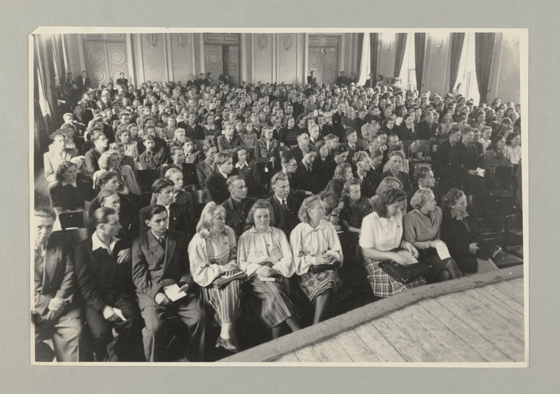 Tallinn. Noorte kolhoosnikute ja maanoorsoo konverents ENSV TA suures saalis.