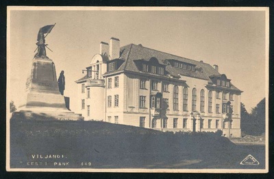 fotopostkaart, Viljandi, Eesti Panga Viljandi osakonna hoone, Eesti Vabadussõjas langenute mälestussammas, u 1929, foto J. Riet (Wiljandi)  similar photo