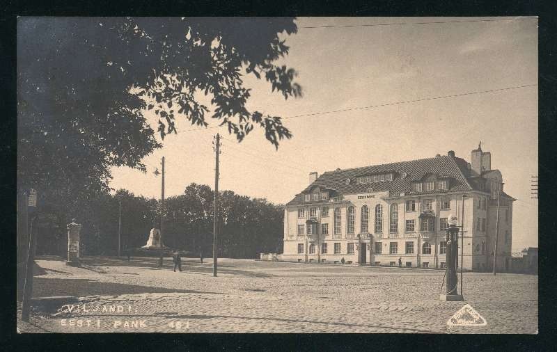 fotopostkaart, Viljandi, Vabaduse plats, Eesti Panga Viljandi osakonna hoone, Eesti Vabadussõjas langenute mälestussammas, u 1929, foto J. Riet