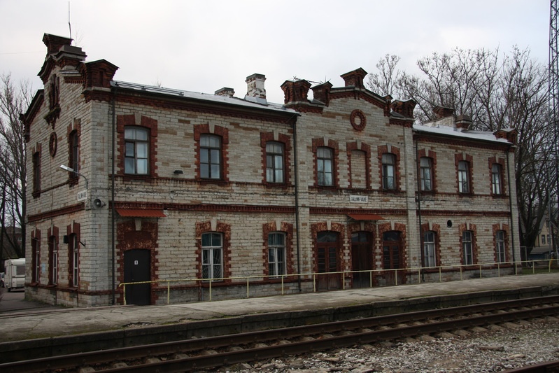 Tallinn - Väikse rongijaam - jaamahoone, Juurdeveo tn