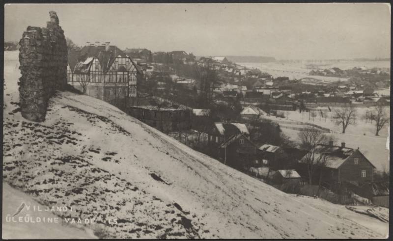 fotopostkaart, Viljandi, linn lossimägede poolt, taga vasakul G. Rosenbergi maja (Pikk tn 33) u 1915 talv, foto J. Riet