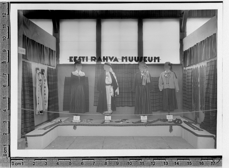 P. - Jaagupi -, Tarvastu -, Tartumaa -, Hargla naine - Tartus Eesti Põllum. Seltsi näitusel 1937