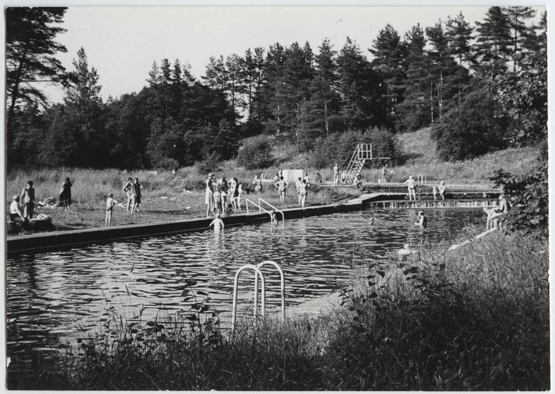 foto, Viljandi, Uueveski org, tagumised basseinid, inimesed, 1982, foto E. Veliste