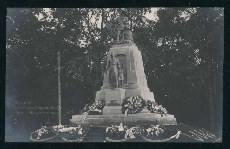 fotopostkaart, Viljandi, Eesti Vabadussõjas langenute mälestussammas, avamine, pärjad, 19.09.1926, foto J. Riet
