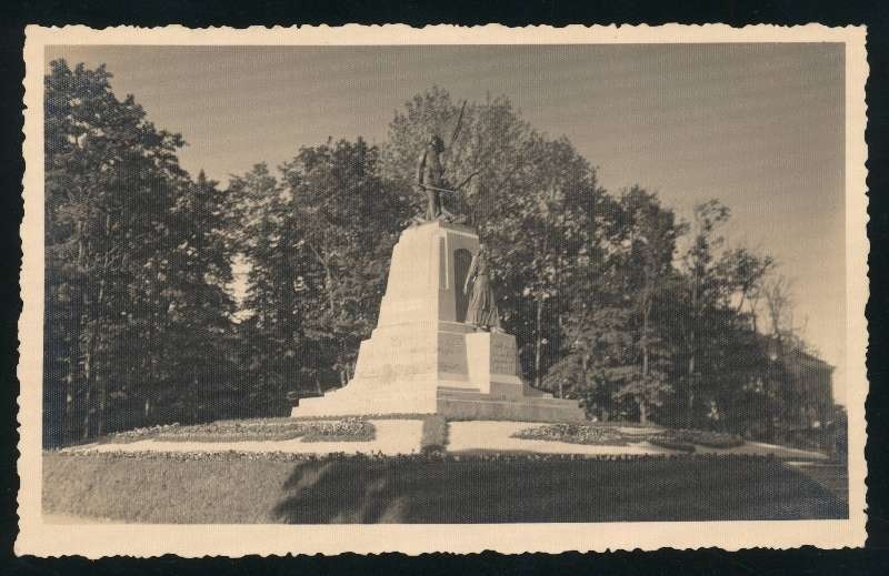 fotopostkaart, Viljandi, Vabaduse plats,
Eesti Vabadussõjas langenute mälestussammas, 1936