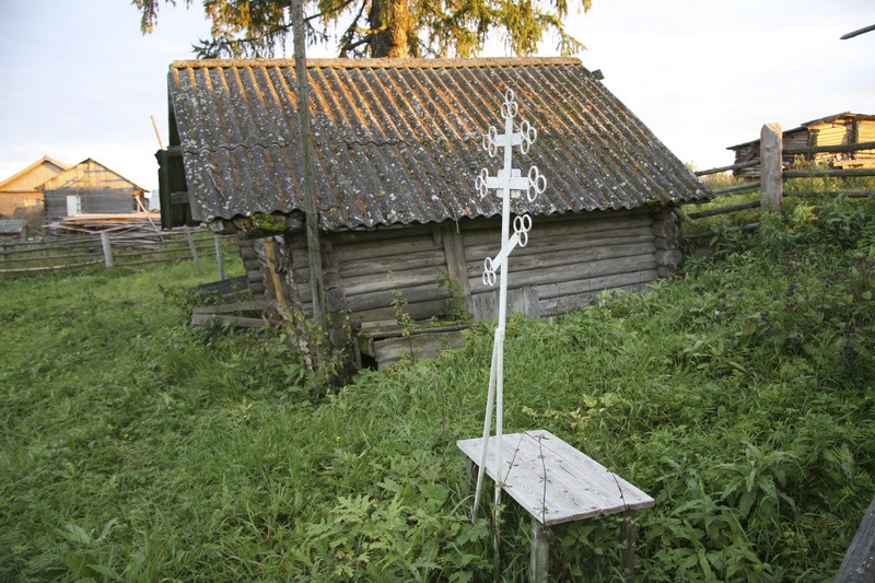 Nõukogude ajal endise kabeli kohale püstitatud püha Jekaterina rist, kus austamine toimus 7. detsembril. Mõjoldino küla