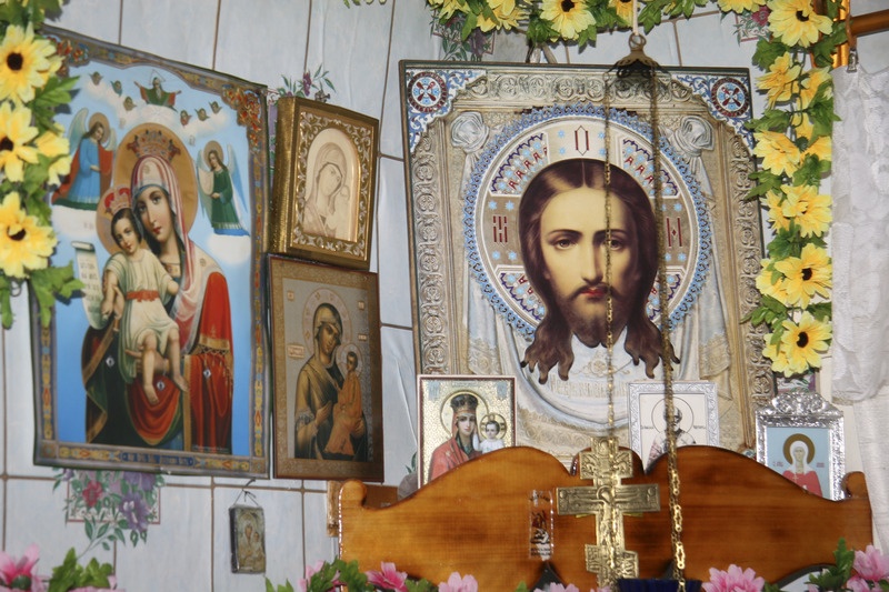 Ikooninurk Aleksei Paršukovi (komi, s 1938) ja Antonida Timofejevna Mišarina (komi, s 1935) köögis, Mõjoldino küla