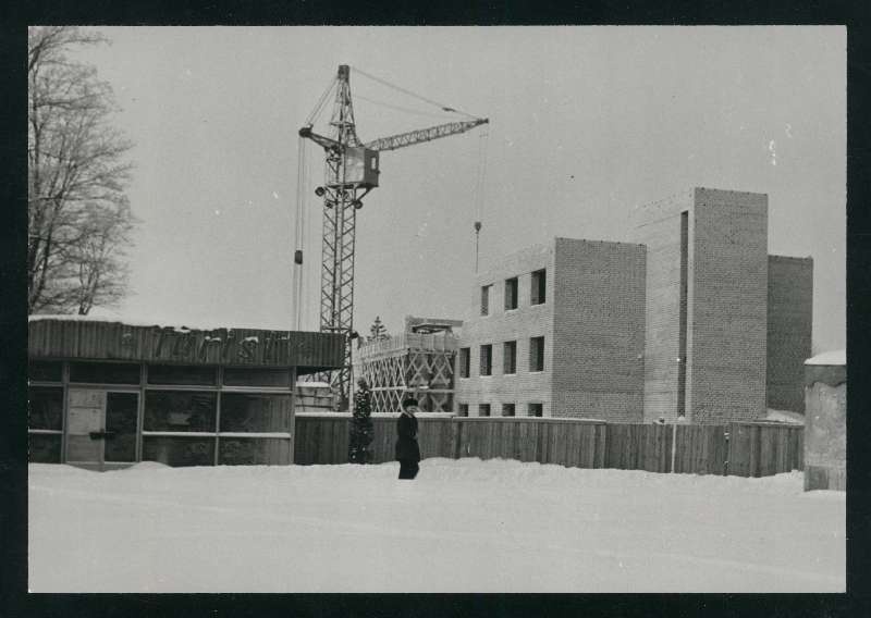 foto, Viljandi, agrotööstuskoondise maja ehitus, tornkraana, kiosk (paviljon) Turist, u 1975, foto E. Veliste