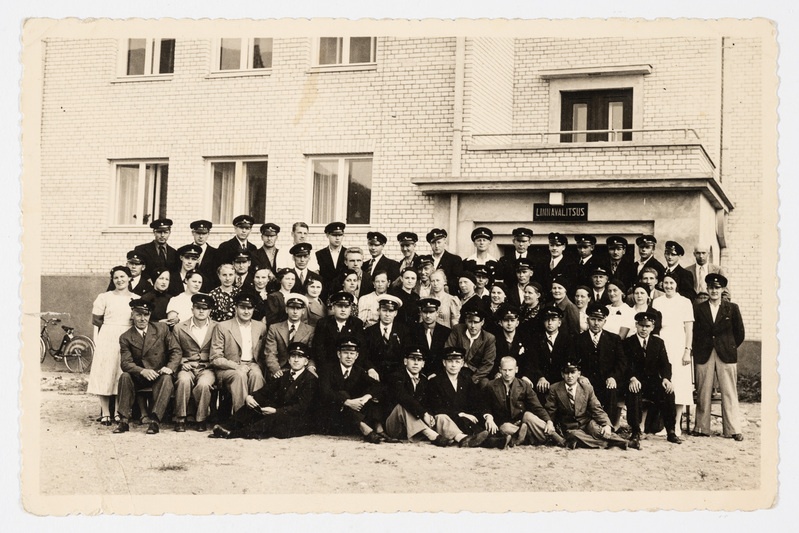 Sindi VTÜ 1938. a. liikmeskond Sindi raekoja ees