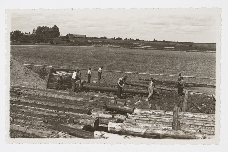 Sindi vabriku saeveski, u. 1930. a. Palkide väljatõmbamine