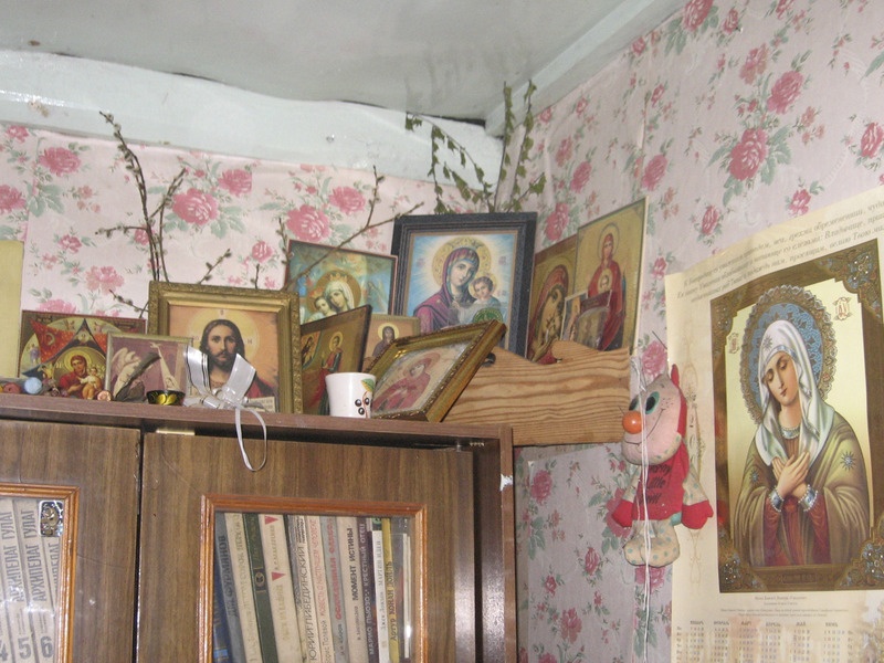 Ikooninurk Valentina Andrejevna Trofimova ja Vladimir Mihhailovitš Trofimovi tagatoas, Mõjoldino küla