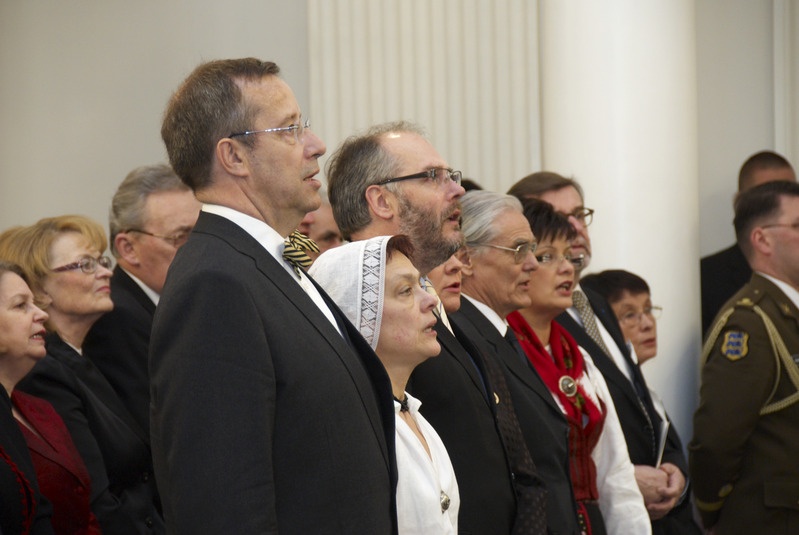Laulavad hümni - president Toomas Hendrik Ilves, direktor Krista Aru, rektor Alar Karis