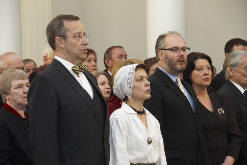 Laulavad hümni - president Toomas Hendrik Ilves, direktor Krista Aru, rektor Alar Karis, Sirje Karis