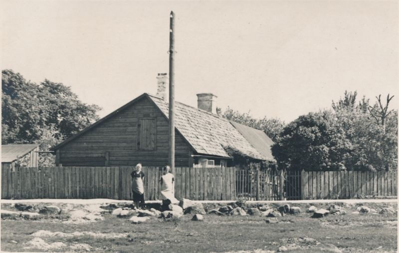 Foto. Vaade majale Uus-Sadama 8. Albumis HM 8466:1. Kuulunud kapten Harald Dampffile.