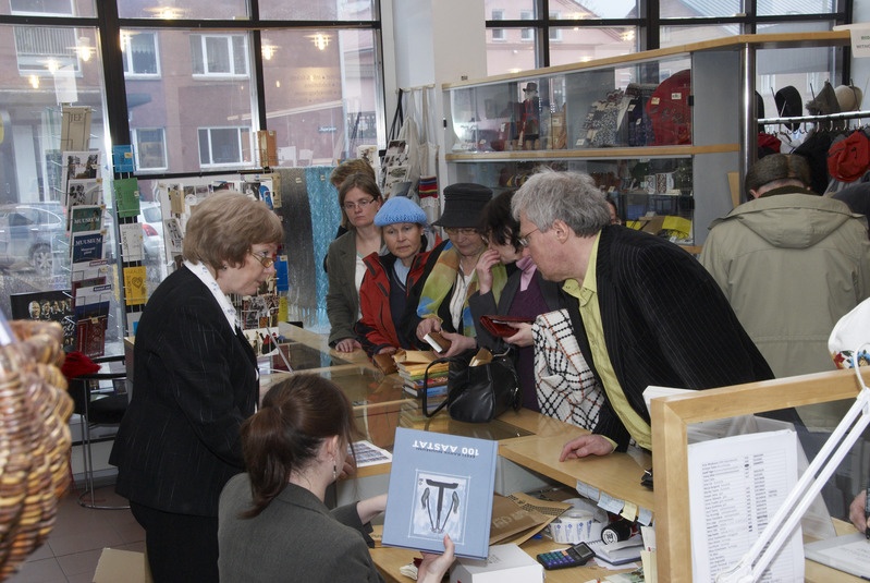 Muuseumipoes ostetakse juubelitrükiseid, meeneid