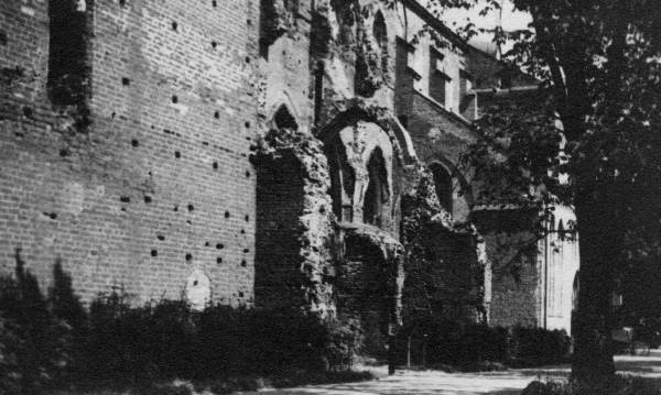 Tartu toomkiriku varemed Toomemäel, 1932.