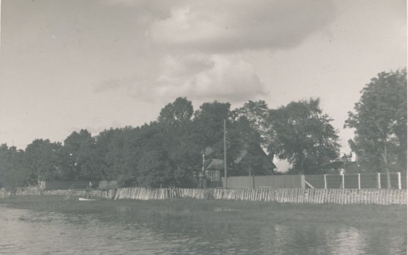 Foto.  Mereäär Õhtu kalda alguses. Albumis HM 8466:1. Kuulunud kapten Harald Dampffile.