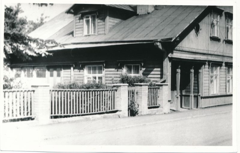 Foto. Maja Haapsalus, Suur-Lossi 17 (pildistamise ajal V. Kingissepa 17).  02.07.1980, Asta Veenpere.