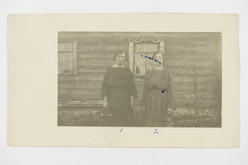 Perulija Bulli maja: Liina Bull (sünd. ~1907) Piitre Mastini p. tütar, Malvina Bull (sünd. ~1907). Tati k