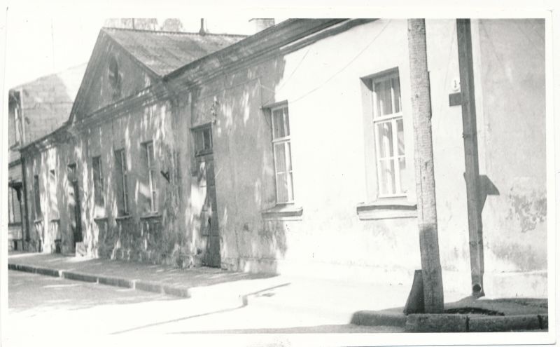 Foto. Maja Haapsalus, Kooli t 3. Endine tollihoone. 02.07.1980, Asta Veenpere.