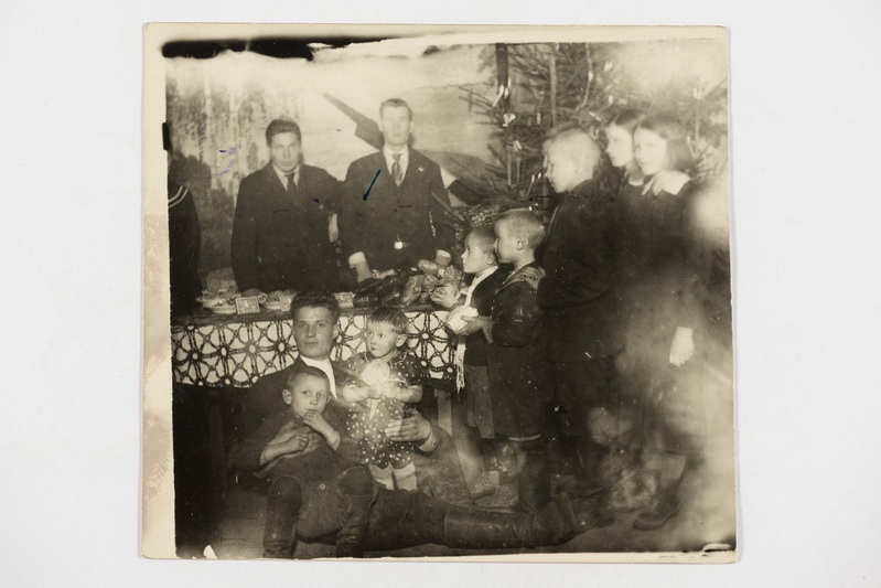 Eesti jõulupuu Kazimir Bulli Dominiki p. majas. Tati k