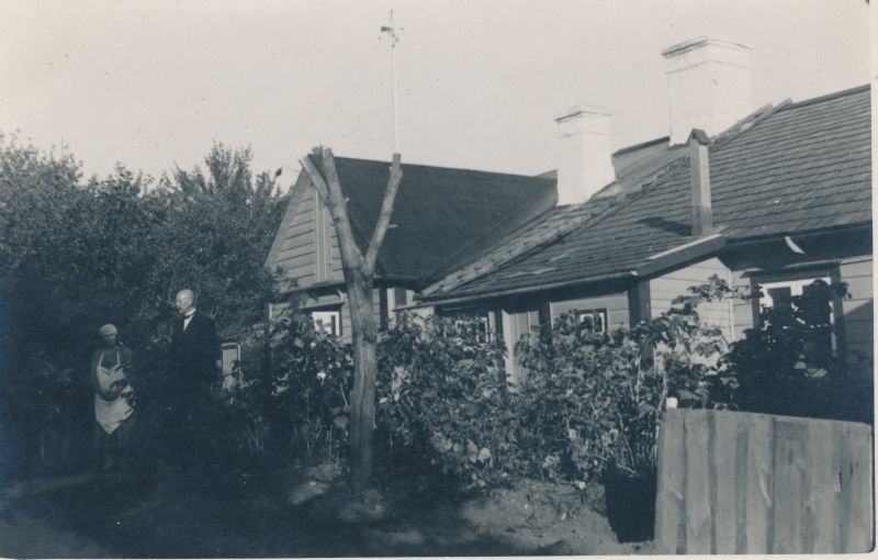 Foto. Koduõu Haapsalus.  Albumis HM 8466:1. Kuulunud kapten Harald Dampffile.